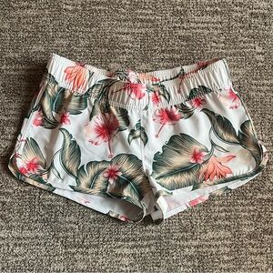Roxy women’s floral Oceanside shorts, size Small, white green coral pink